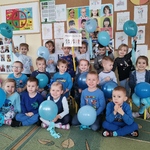 Zdjęcie grupowe dzieci z Pszczółek