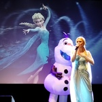 Elsa i Olaf na scenie 