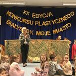 Nauczycielka na scenie