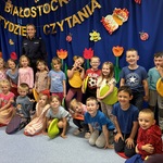 Zdjęcie grupy Motylków z Panią Policjantką 
