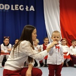 Pani i dziecko z grupy Biedronki