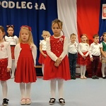 Dzieci z grupy Zajączki na scenie