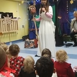 Pani przebrana za Anioła wraz z Turoniem 