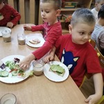 Dzieci samodzielnie komponują kanapki